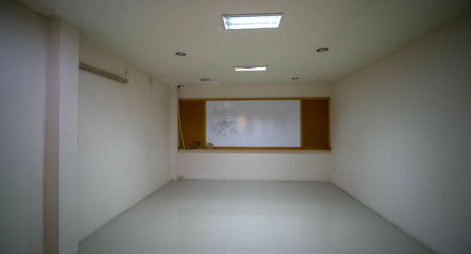 For sale 10 Beds townhouse in Mueang Nonthaburi, Nonthaburi