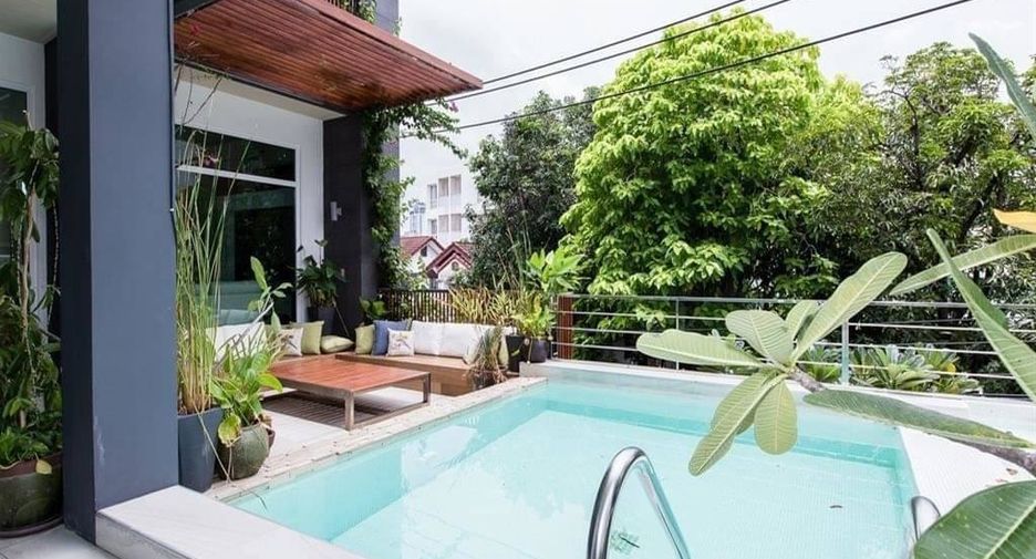For rent and for sale 5 bedrooms house in Watthana, Bangkok
