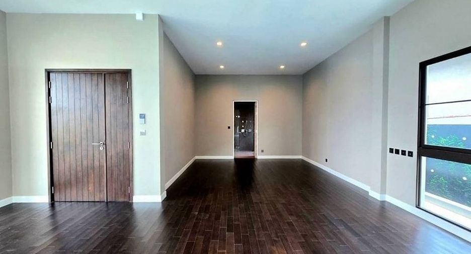 For sale 4 bedrooms house in Bang Phli, Samut Prakan