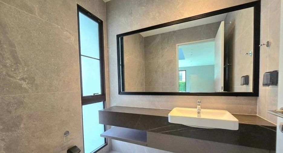 For sale 4 bedrooms house in Bang Phli, Samut Prakan