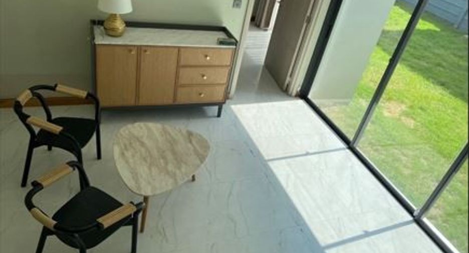 For rent and for sale 5 bed house in Huai Khwang, Bangkok