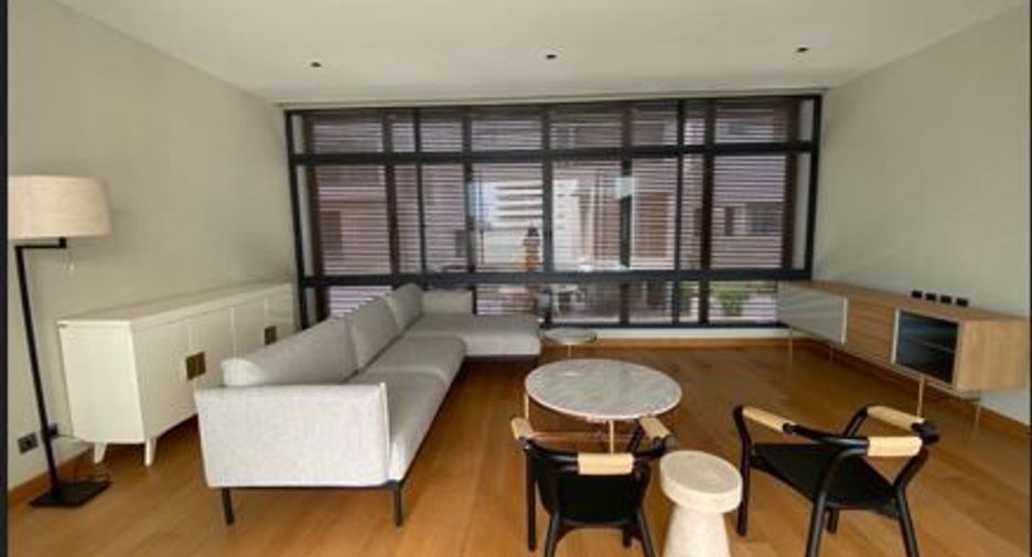 For rent and for sale 5 bed house in Huai Khwang, Bangkok