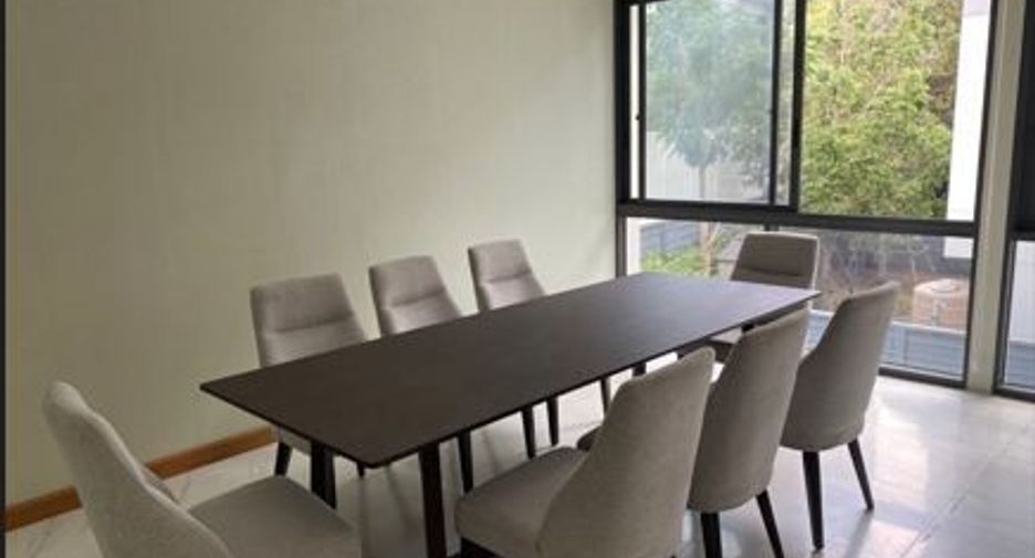For rent and for sale 5 bed house in Huai Khwang, Bangkok