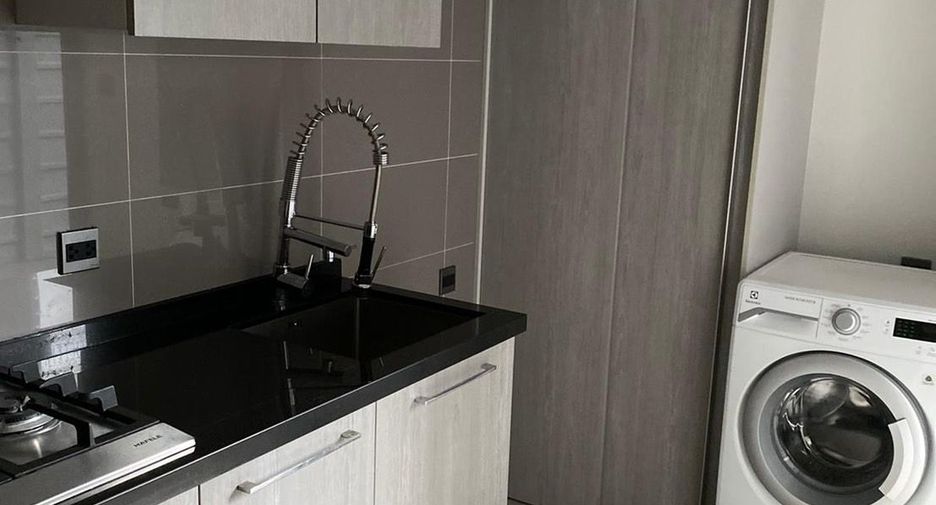 For rent and for sale 5 bed house in Huai Khwang, Bangkok
