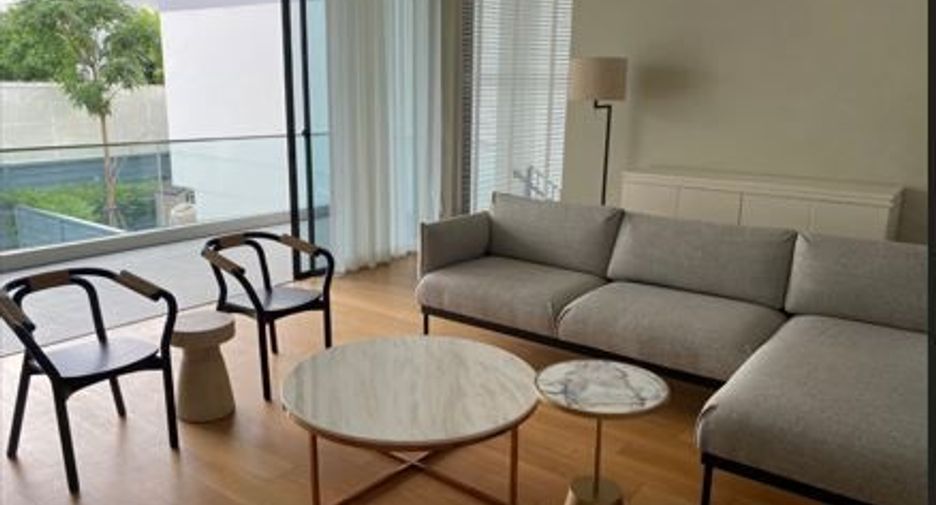 For rent and for sale 5 bed house in Huai Khwang, Bangkok