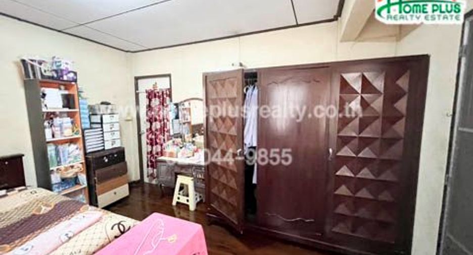 For sale 3 bed house in Bang Phlat, Bangkok