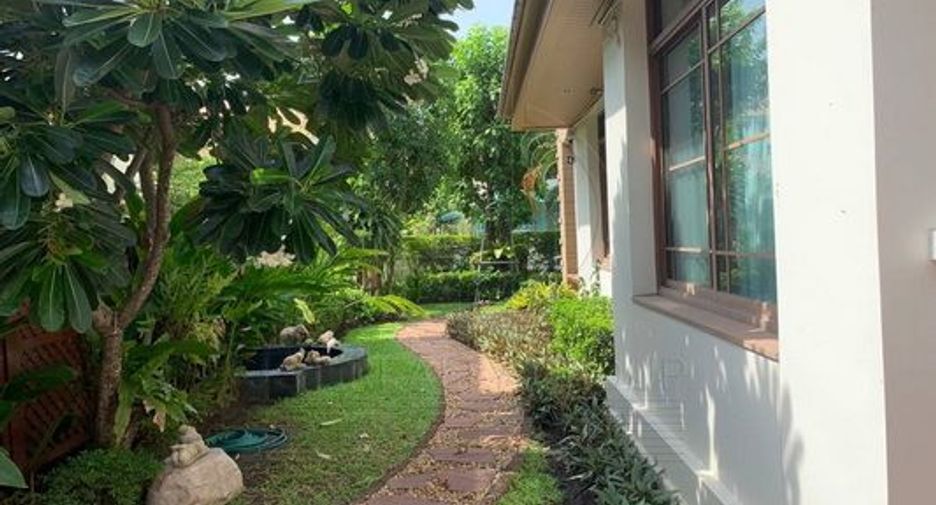 For rent 3 bedrooms house in Suan Luang, Bangkok