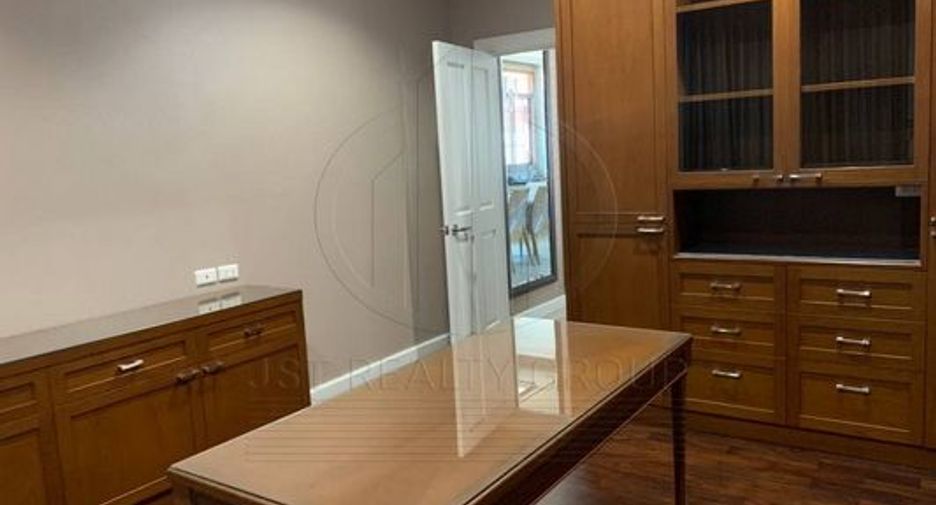 For rent 3 bedrooms house in Suan Luang, Bangkok
