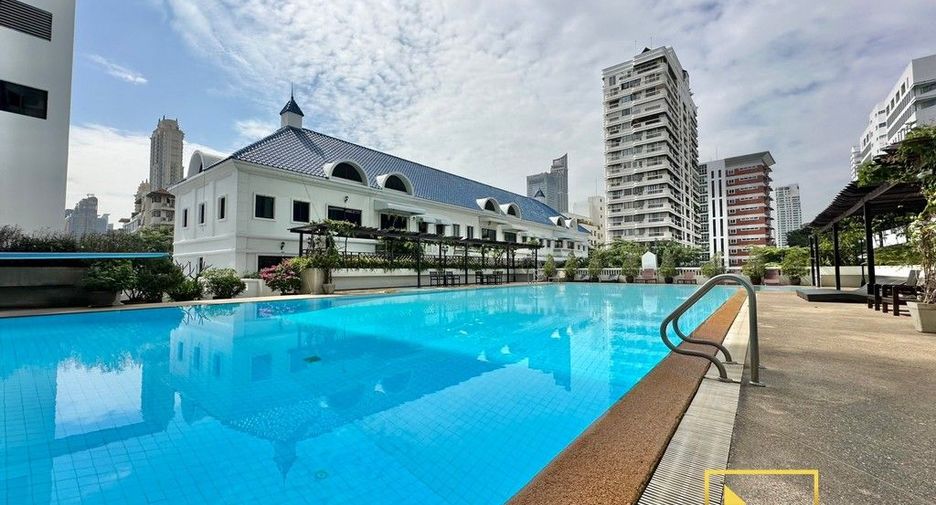 For rent 2 bedrooms condo in Watthana, Bangkok