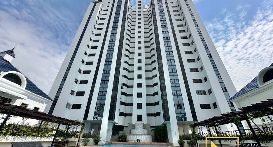 For rent 2 bedrooms condo in Watthana, Bangkok