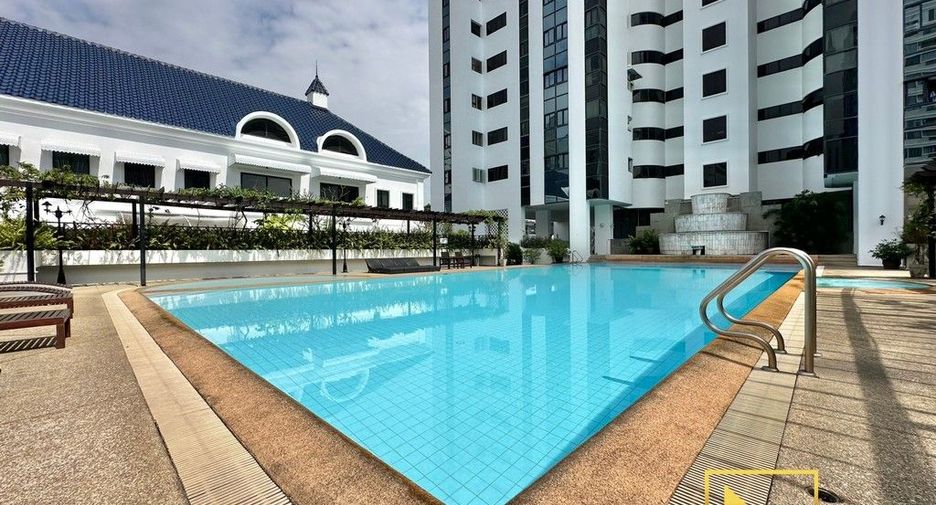 For rent 2 bedrooms condo in Watthana, Bangkok
