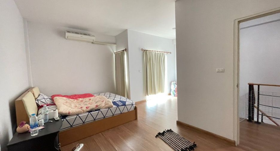 For sale 4 bed townhouse in Don Mueang, Bangkok