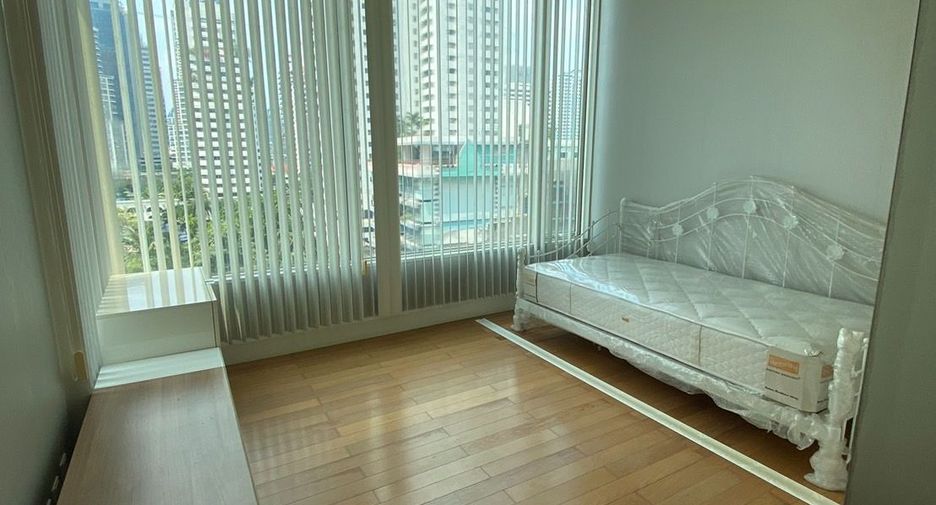 Condo en alquiler de 3 habitaciones en Watthana, Bangkok