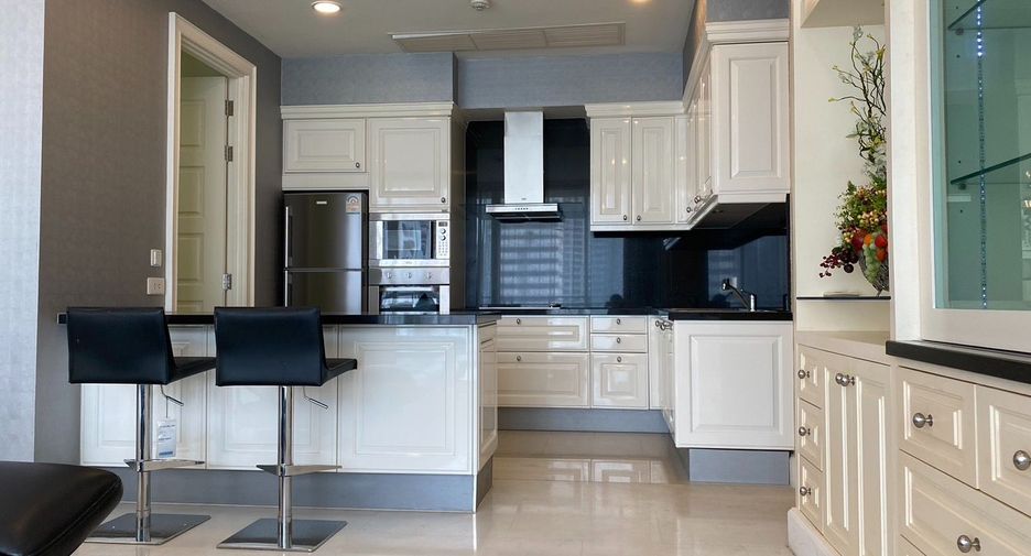 Condo en alquiler de 3 habitaciones en Watthana, Bangkok