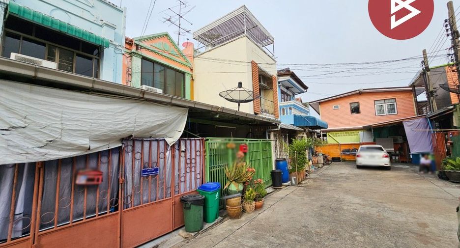 For sale 3 bed townhouse in Bang Na, Bangkok