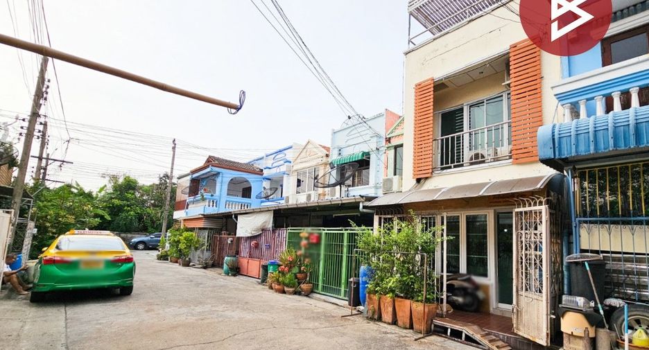 For sale 3 Beds townhouse in Bang Na, Bangkok