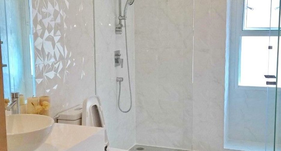 Wohnung zur Miete mit 3 Zimmer in Khlong Toei, Bangkok