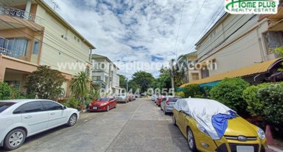 Casa adosada en venta de 3 habitaciones en Bueng Kum, Bangkok