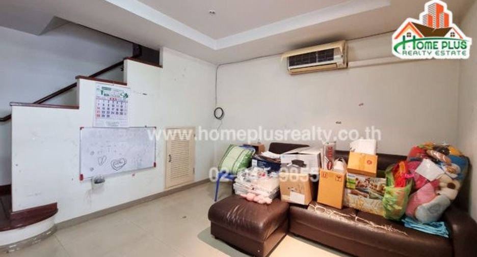 Casa adosada en venta de 3 habitaciones en Bueng Kum, Bangkok