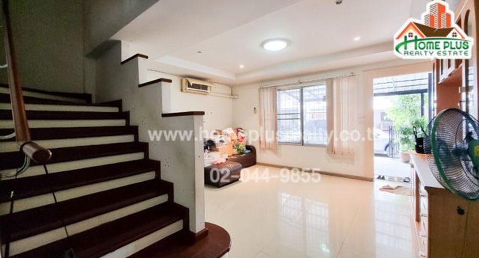 Casa adosada en venta de 3 habitaciones en Bueng Kum, Bangkok