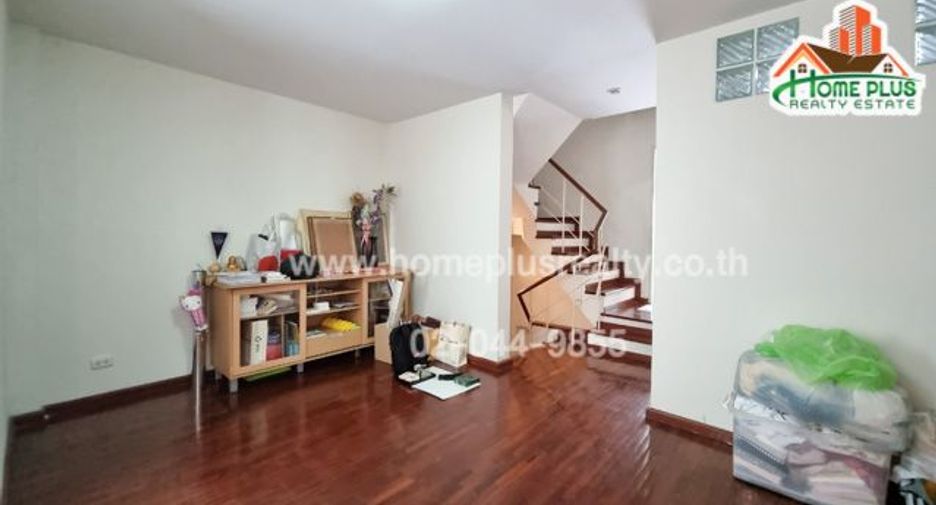 Casa adosada en venta de 3 habitaciones en Bueng Kum, Bangkok