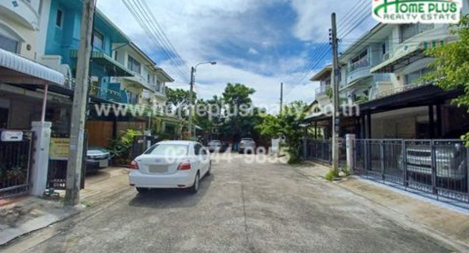 Casa adosada en venta de 3 habitaciones en Bueng Kum, Bangkok