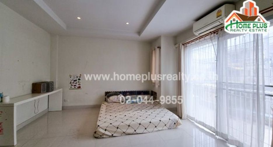 Casa adosada en venta de 3 habitaciones en Bueng Kum, Bangkok
