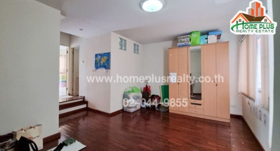 Casa adosada en venta de 3 habitaciones en Bueng Kum, Bangkok