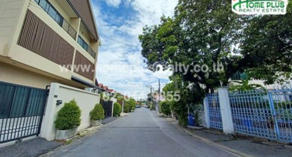 Casa adosada en venta de 3 habitaciones en Bueng Kum, Bangkok