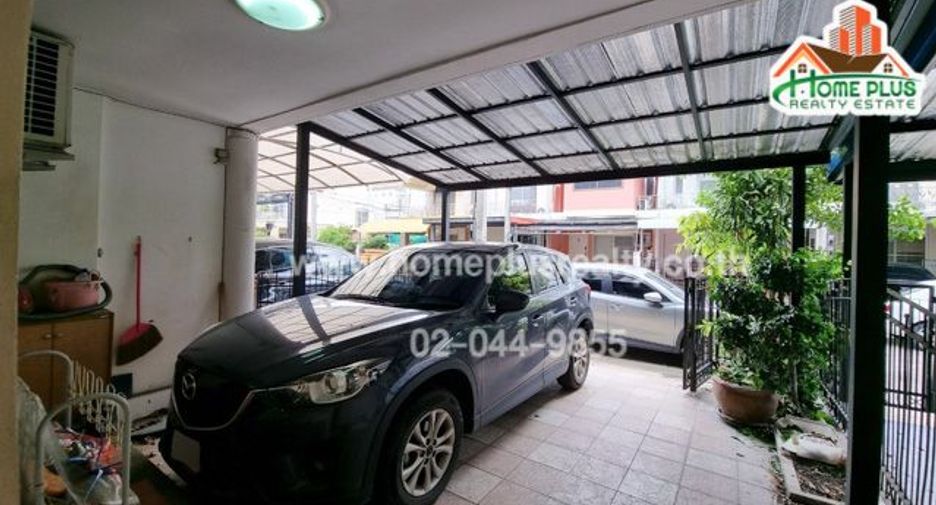 Casa adosada en venta de 3 habitaciones en Bueng Kum, Bangkok