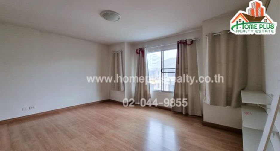 Casa adosada en venta de 3 habitaciones en Bueng Kum, Bangkok