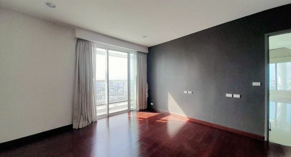 For rent and for sale 4 bedrooms condo in Pathum Wan, Bangkok