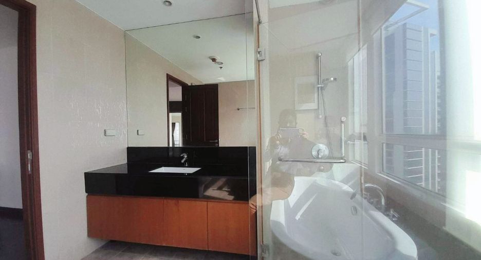 For rent and for sale 4 bedrooms condo in Pathum Wan, Bangkok