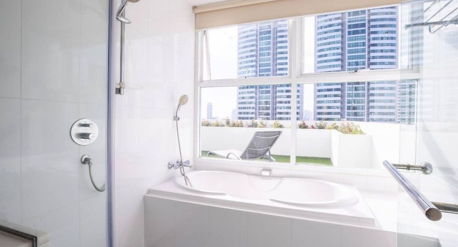 For rent 3 bedrooms condo in Khlong Toei, Bangkok