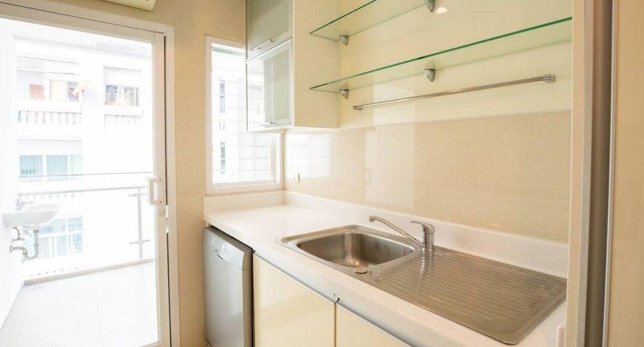 For rent 3 bedrooms condo in Khlong Toei, Bangkok