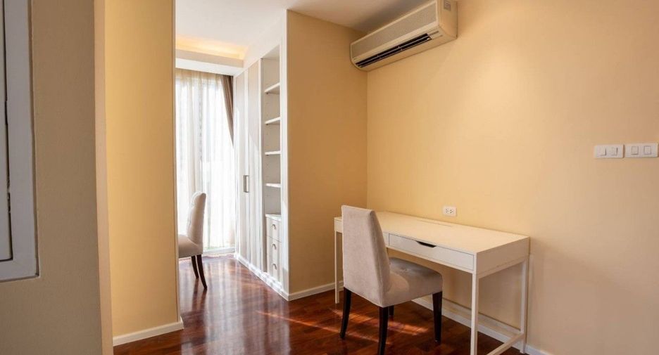 For rent 3 bedrooms condo in Khlong Toei, Bangkok