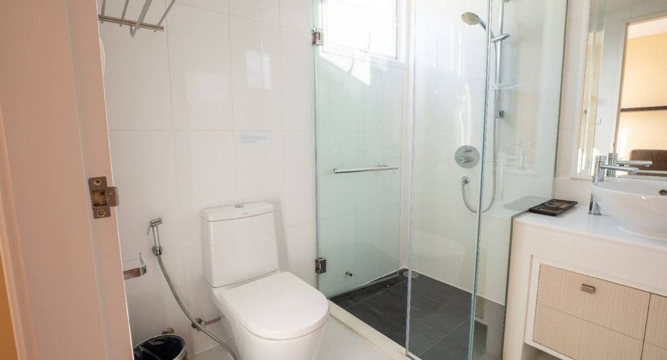 For rent 3 bedrooms condo in Khlong Toei, Bangkok