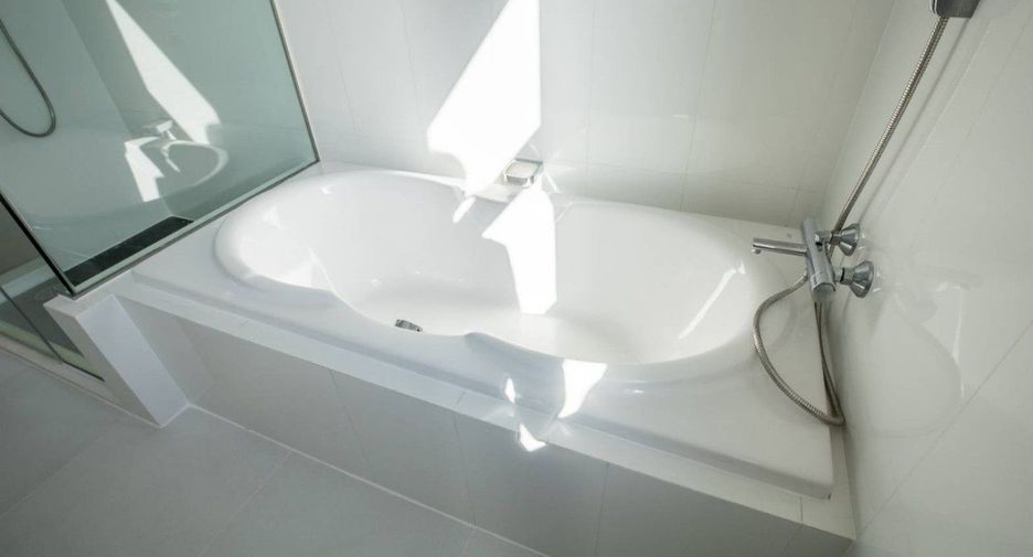 For rent 3 bedrooms condo in Khlong Toei, Bangkok