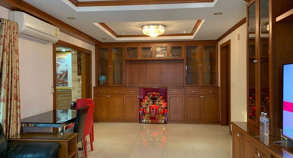 For sale 3 bedrooms house in Phra Nakhon, Bangkok