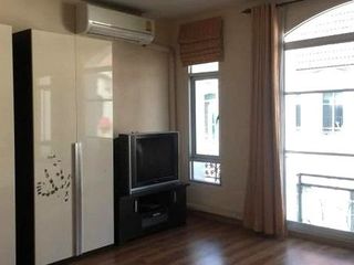 For rent 3 bed townhouse in Chatuchak, Bangkok