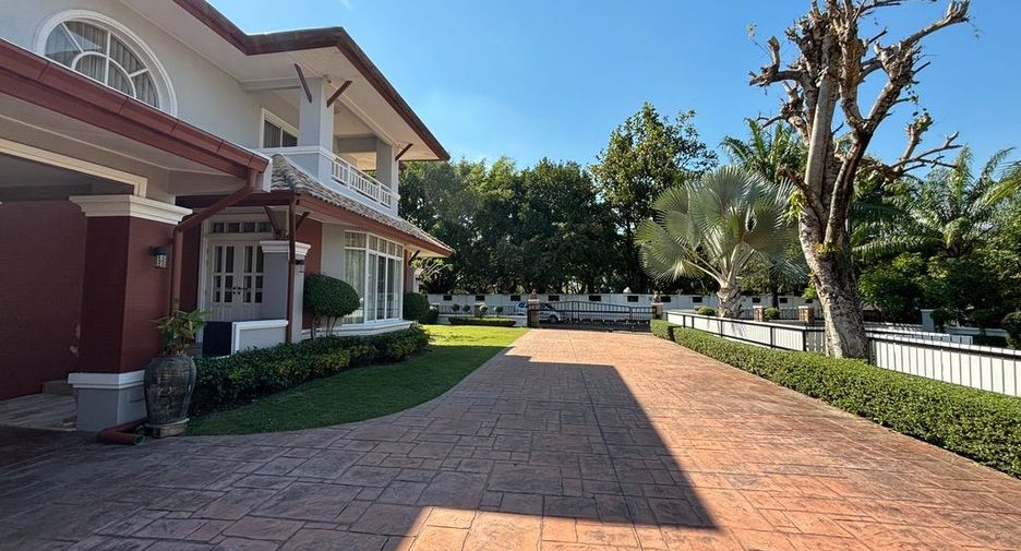 For rent and for sale 7 bed villa in Saraphi, Chiang Mai