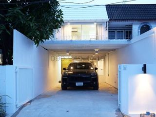 For rent 2 bedrooms townhouse in Watthana, Bangkok