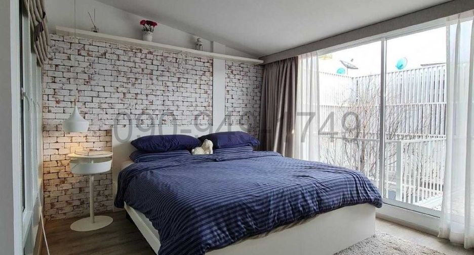 For rent 2 bedrooms townhouse in Watthana, Bangkok