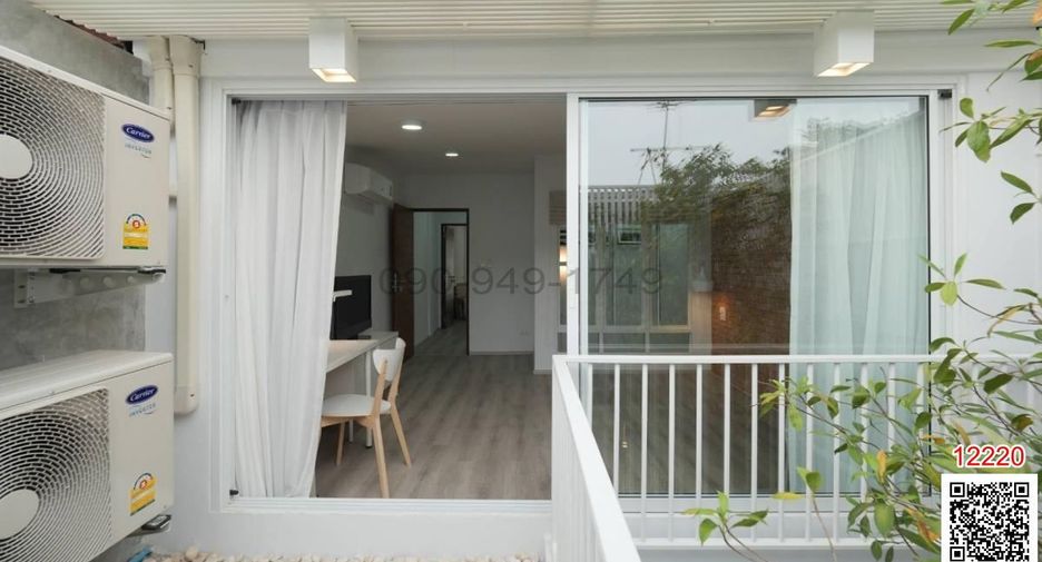 For rent 2 bedrooms townhouse in Watthana, Bangkok