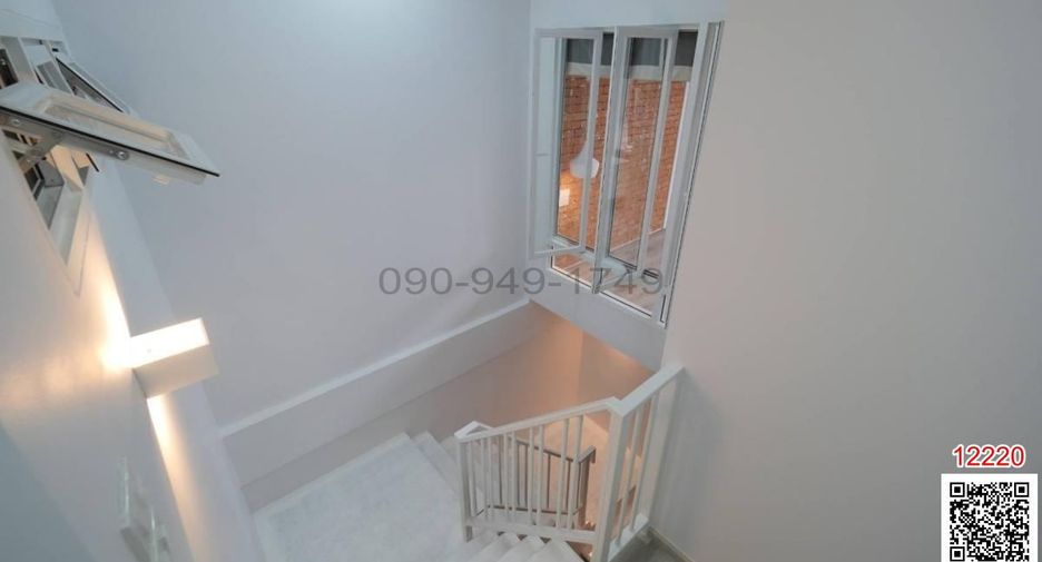 For rent 2 bedrooms townhouse in Watthana, Bangkok