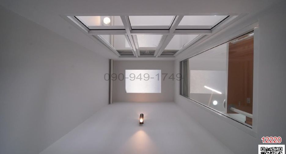 For rent 2 bedrooms townhouse in Watthana, Bangkok