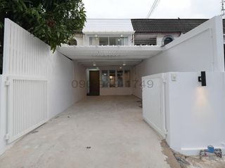 For rent 2 bedrooms townhouse in Watthana, Bangkok