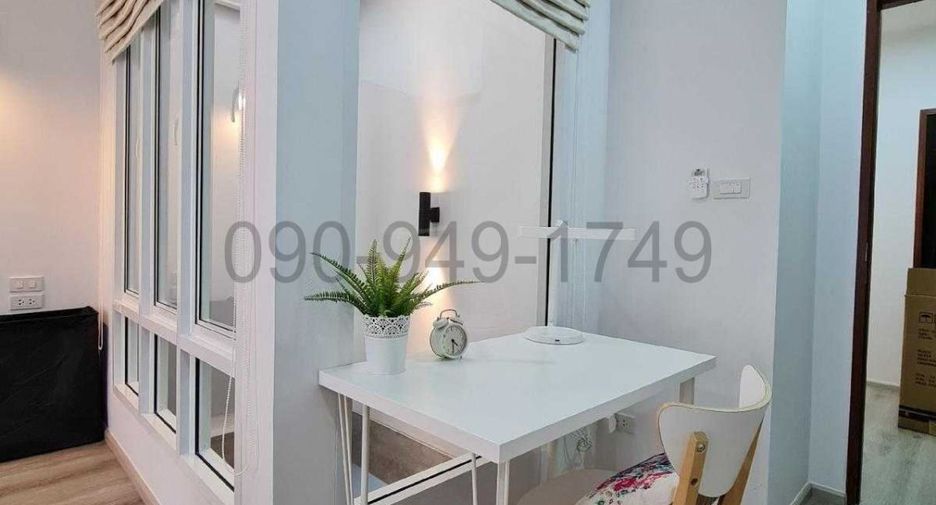 For rent 2 bedrooms townhouse in Watthana, Bangkok