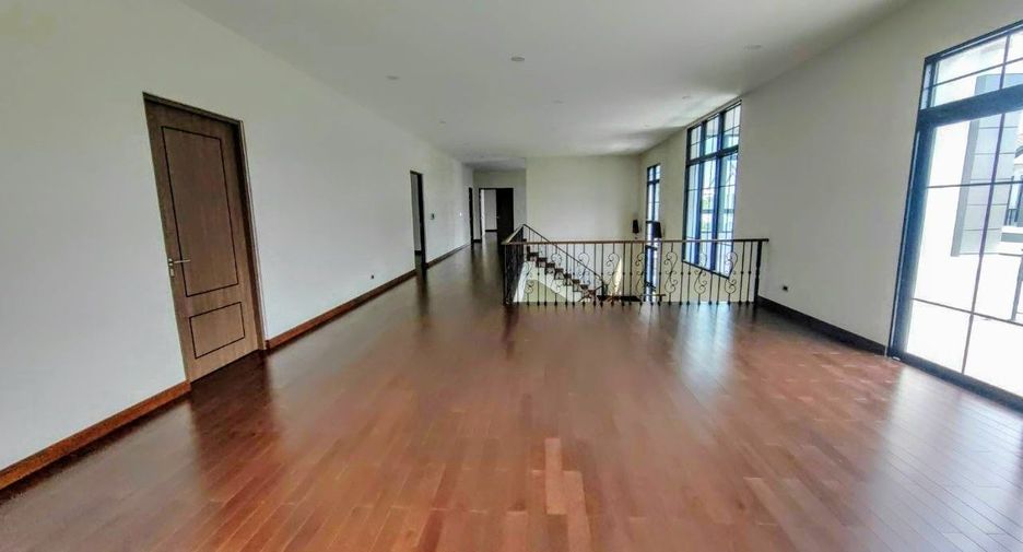 For sale 5 bedrooms house in Thawi Watthana, Bangkok