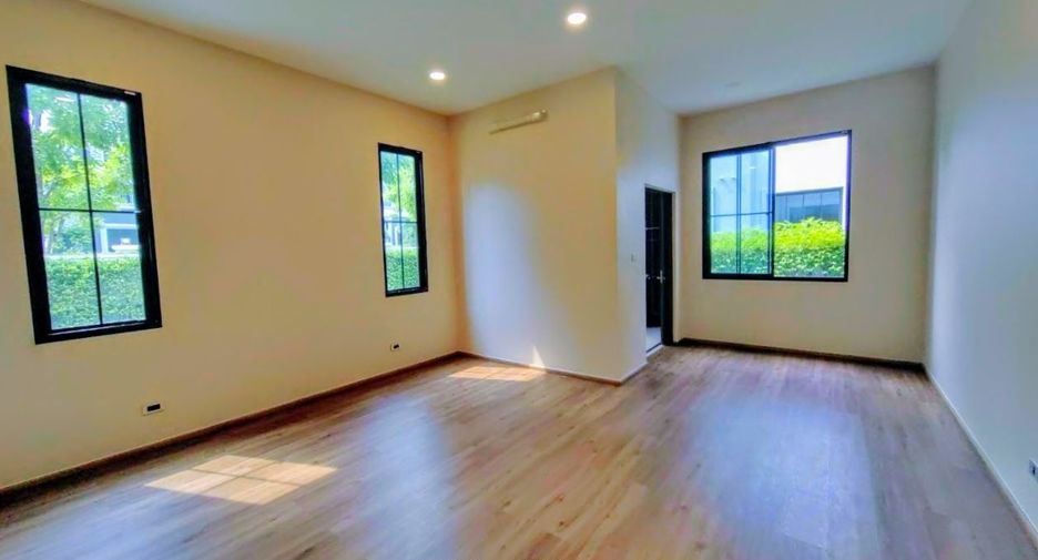 For sale 5 bedrooms house in Thawi Watthana, Bangkok